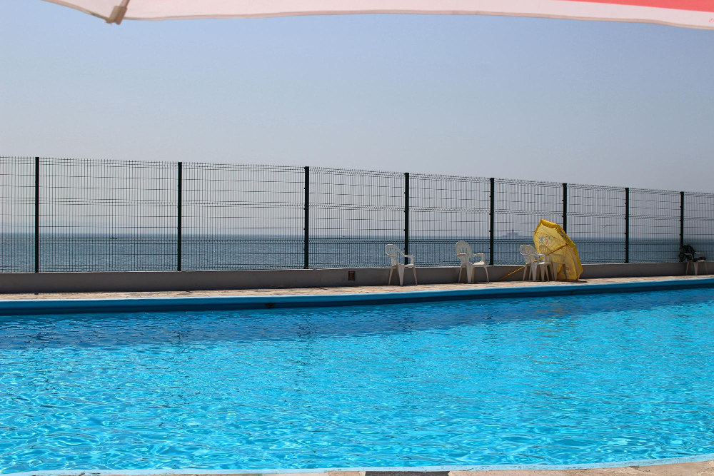 What Is the Best Material for Your Pool Fence?